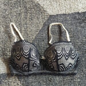 Elle MacPherson Intimates 34C Bra Lacy Wired